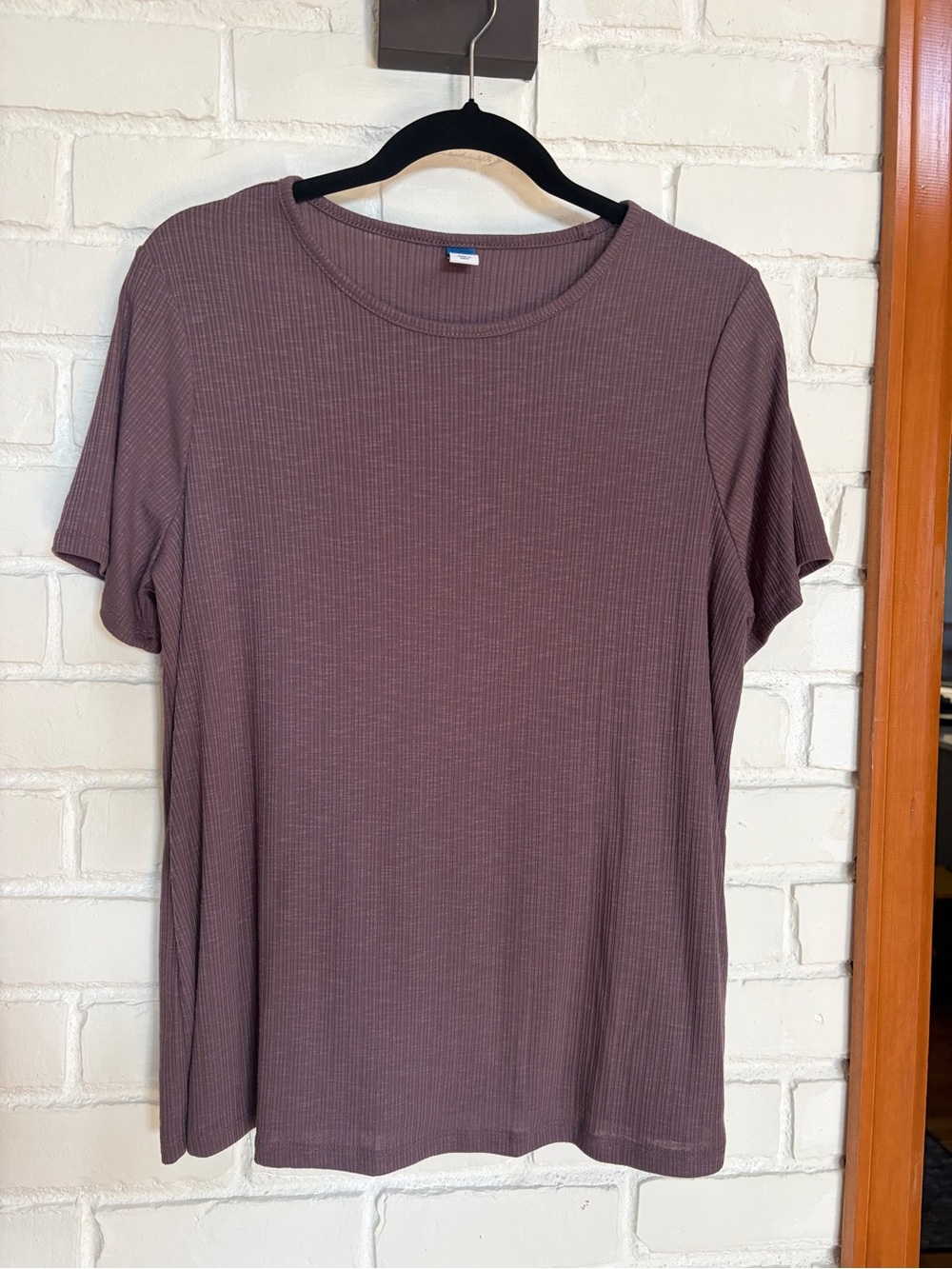 Old Navy Short Sleeve Ribbed Tee in Mauve Brown